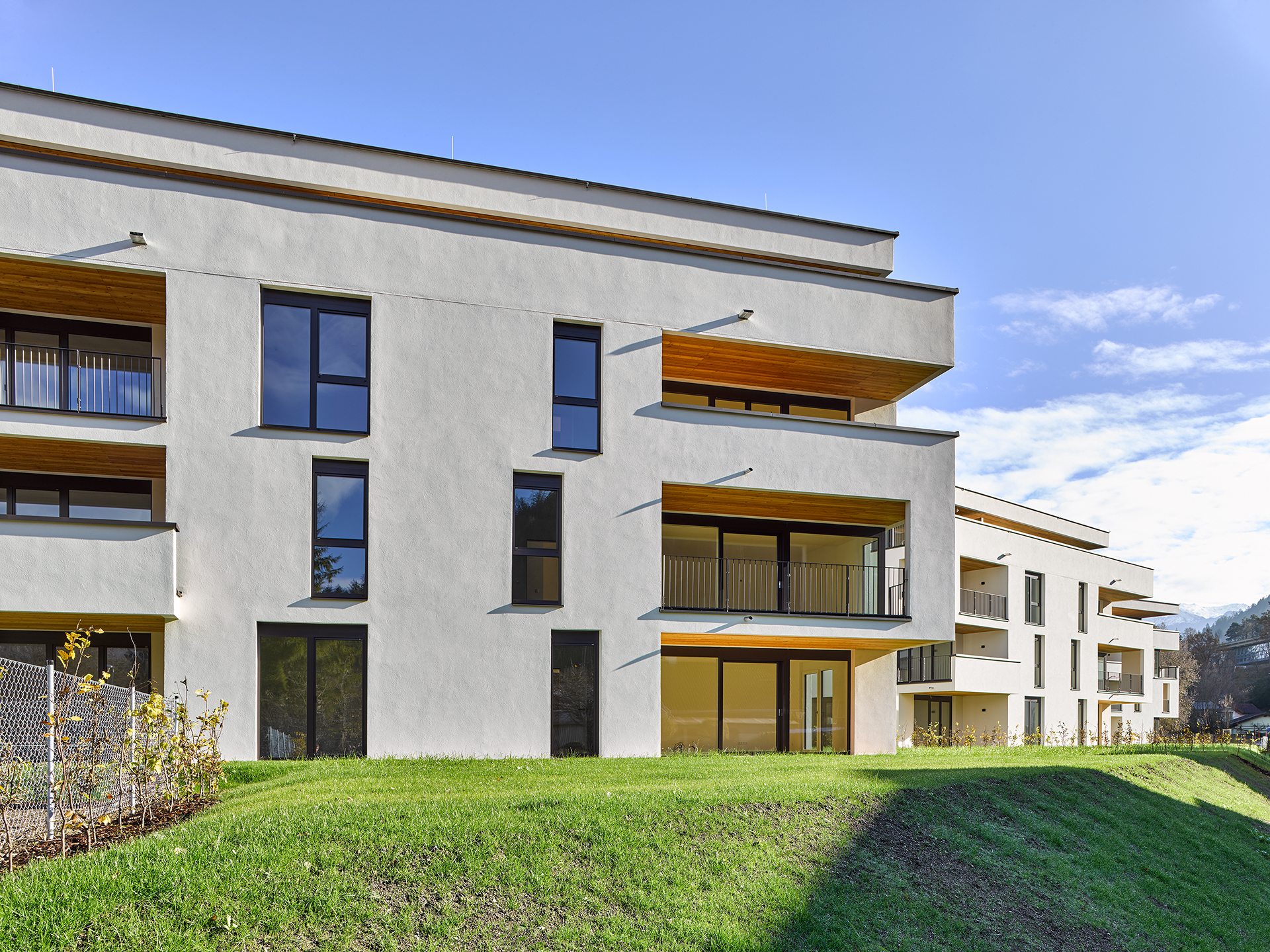 Mehrfamilienhaus mit Gartenzugang